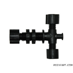 Lucky Reptile T avec passe cloison et connecteur pour brumisation Brumisation